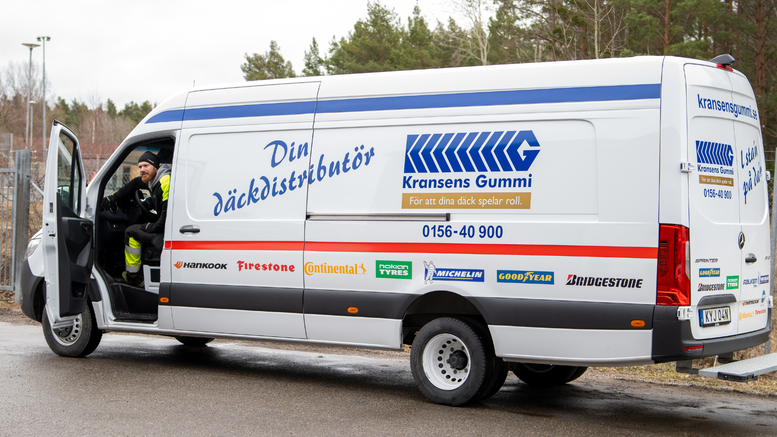 Snabba leveranser med egna bilar!