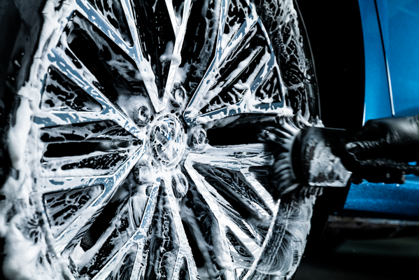 Wheel-Cleaner_In-Use_Uncropped_13-600x400-9801ebf.png