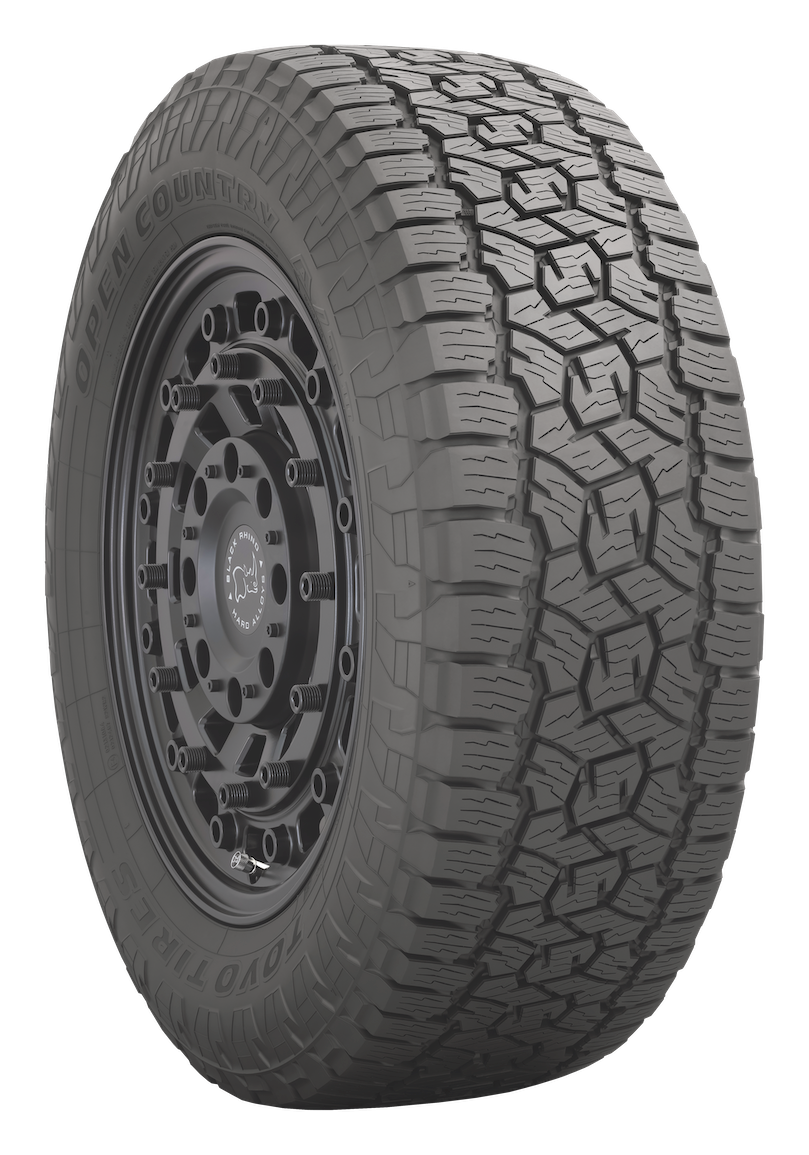 Toyo Open Country A/T III allårsdäck för SUV och 4x4 på väg och i terräng, snett framifrån